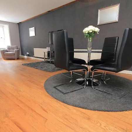 Beautiful Great Location Apartment